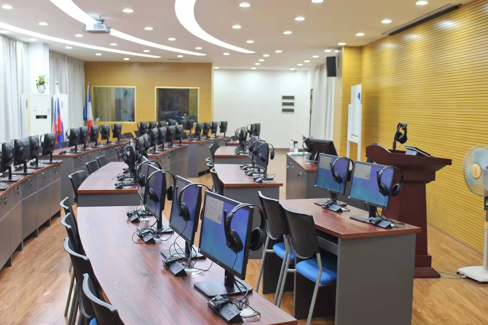 口笔译实训室.jpg